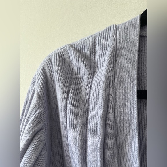 Aritzia Wilfred Plunge Front Cardigan in Lilac - Picture 5 of 13